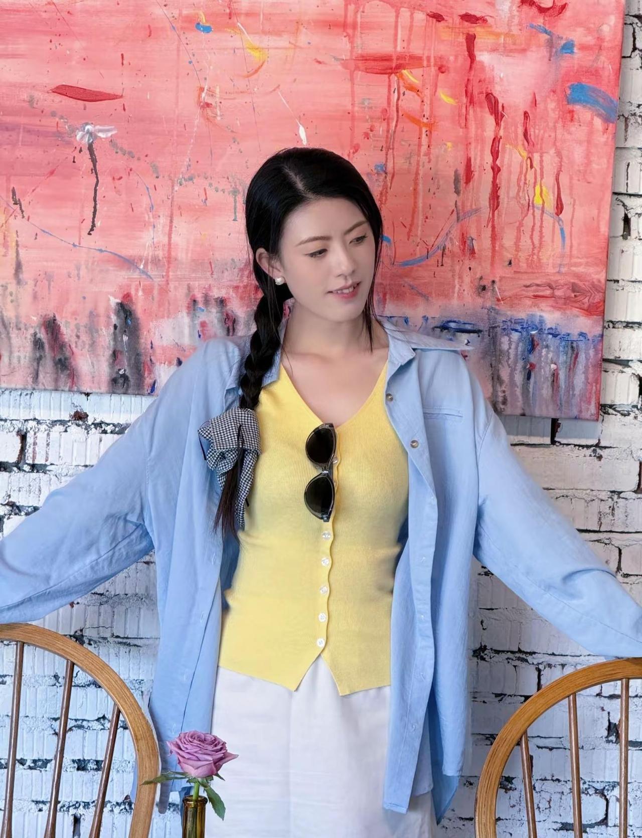 💕: 把自己养的软软糯糯的 开开心心的 穿的漂漂亮亮的 说话温温柔柔的  一副