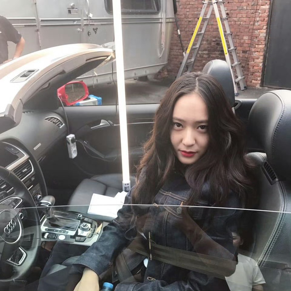 我不坐在奥迪里面哭了，我要坐在玛莎拉蒂里面哭只要是郑秀晶的副驾驶都可以 ​​​
