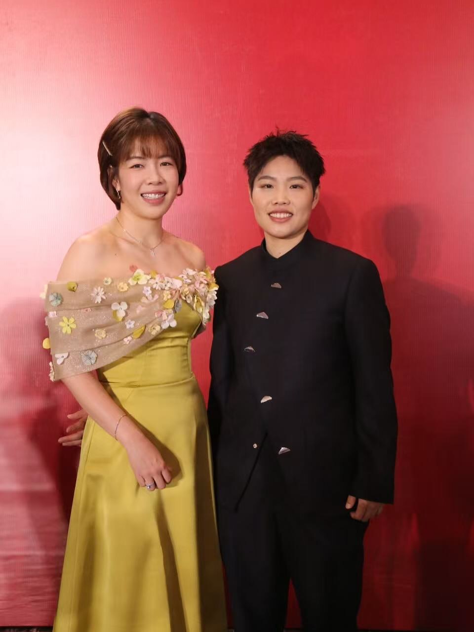 赖姐和小黄的合照，友谊天长地久