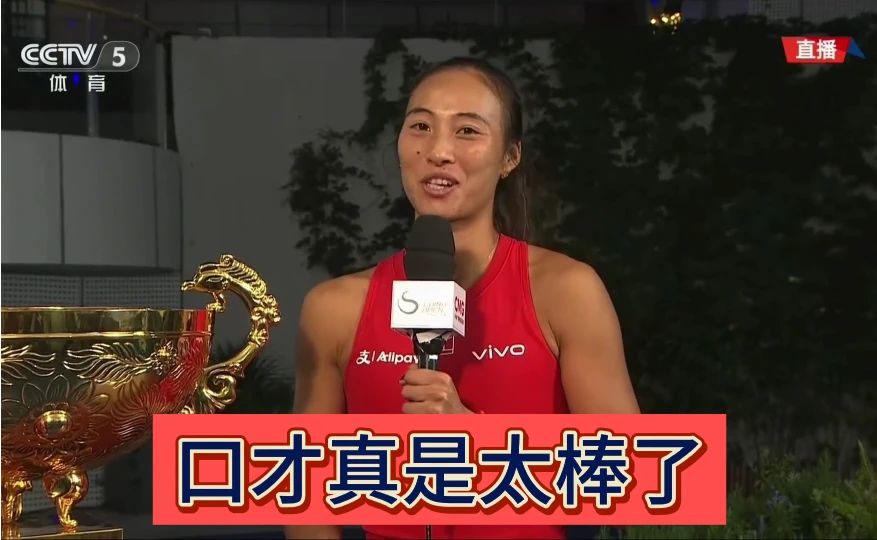 郑钦文中网夺冠赛后采访，一番话情商绝了，真是太会说了！