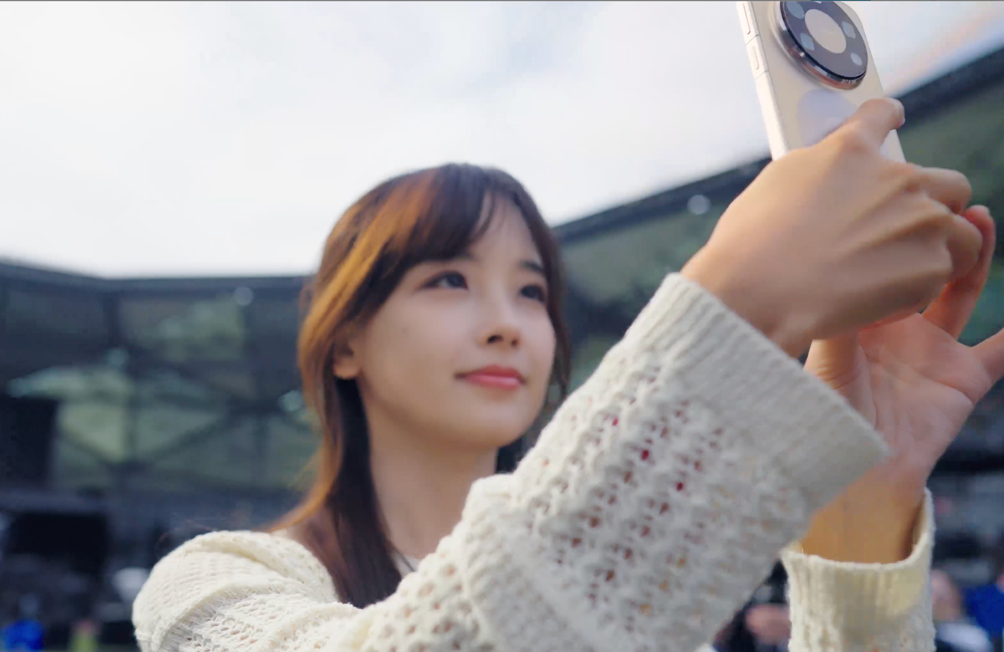 王冰冰探秘鸿蒙星光盛典幕后鸿蒙星光盛典还在预热，王冰冰就到后台探班了。每次有王冰