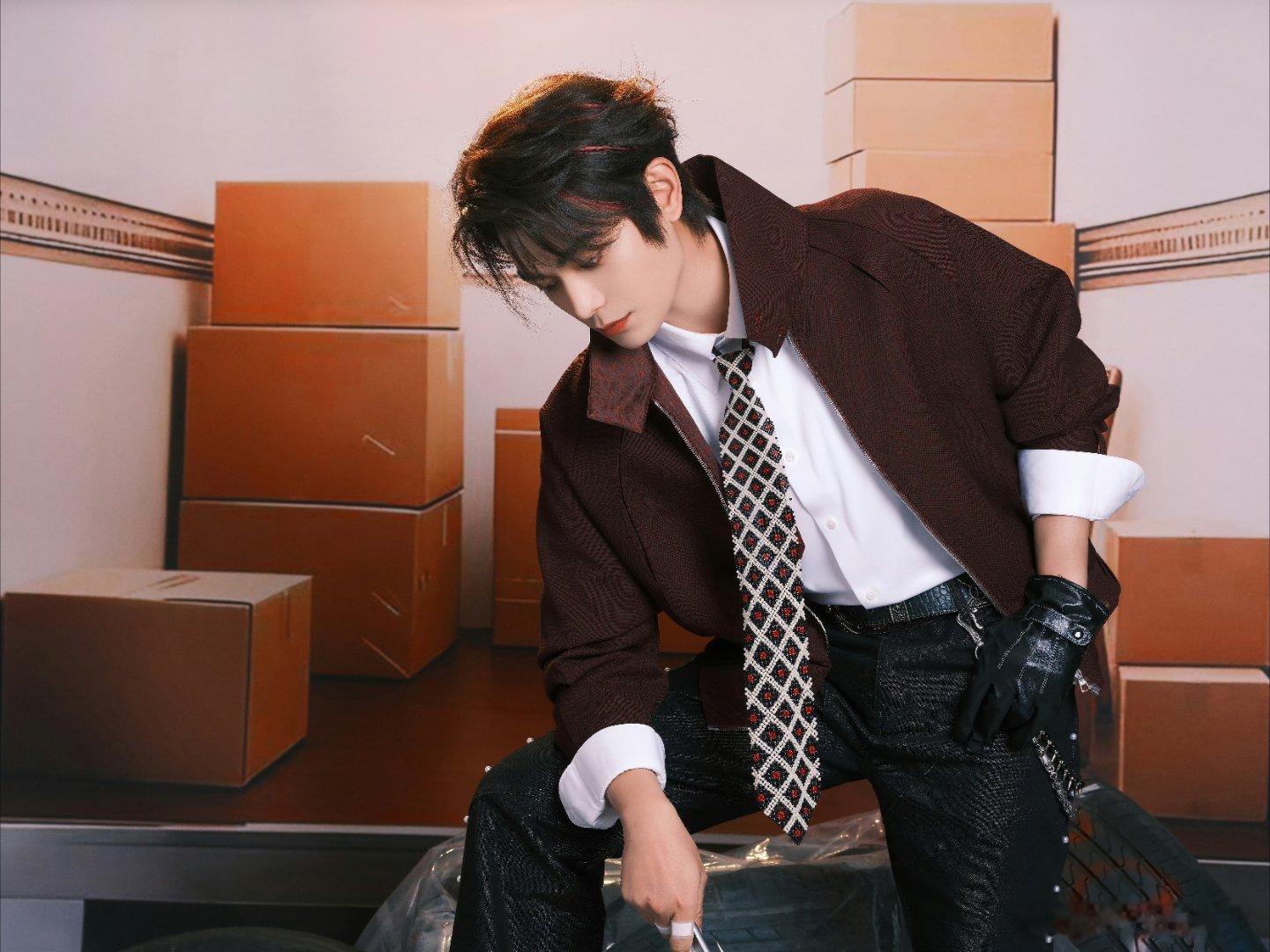 丁禹兮卫韫 dyx丁禹兮山河枕 前路漫漫，我以我身挡风雨，虽万阻千难，不惧艰险。