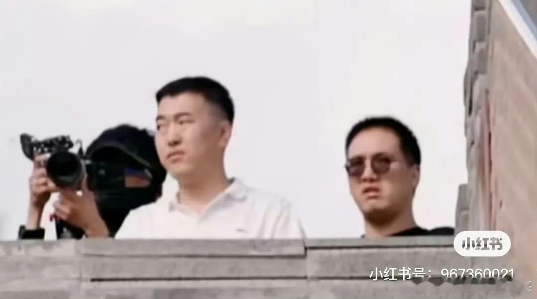 工作人员看麦琳的表情  再见爱人  看来 黄圣依杨子  热度过去了，换人了！ 