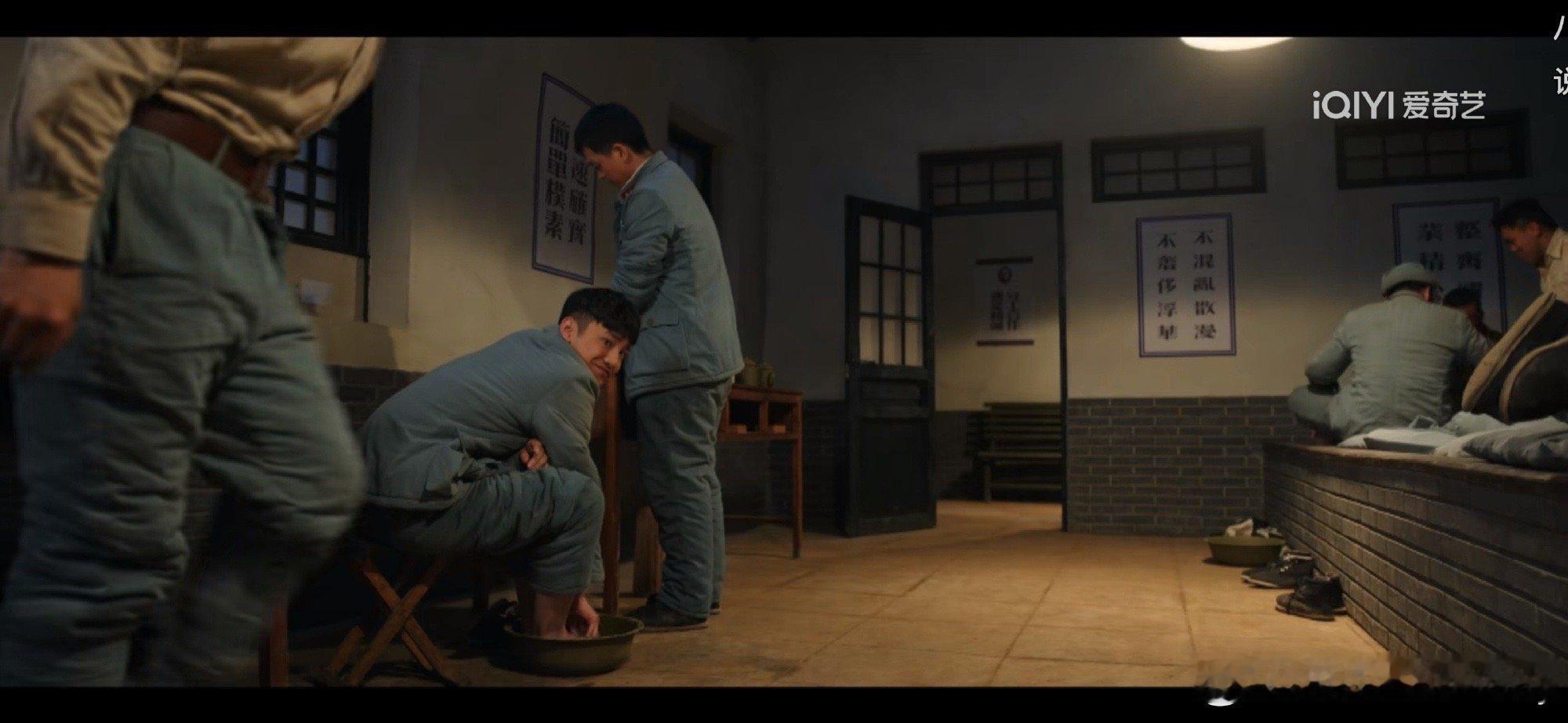 #是那个不爱洗脚的蒋龙#、#狗剩替蒋龙多洗几遍脚#  是那个不爱洗脚的蒋龙，狗剩