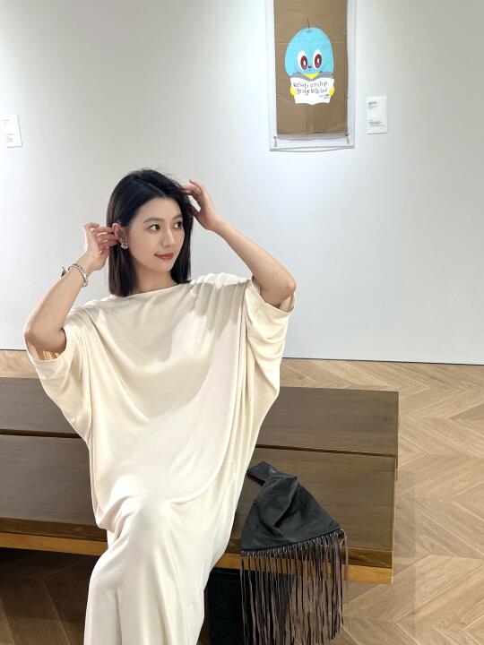 看展的花花girl