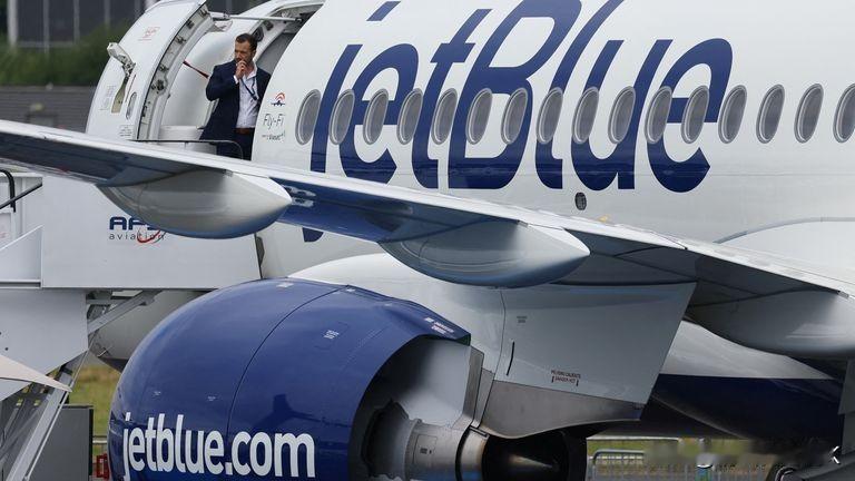 捷蓝客机和美国空军飞机险些撞上委内瑞拉
据报道，这架美国空军飞机在飞行时应答器关