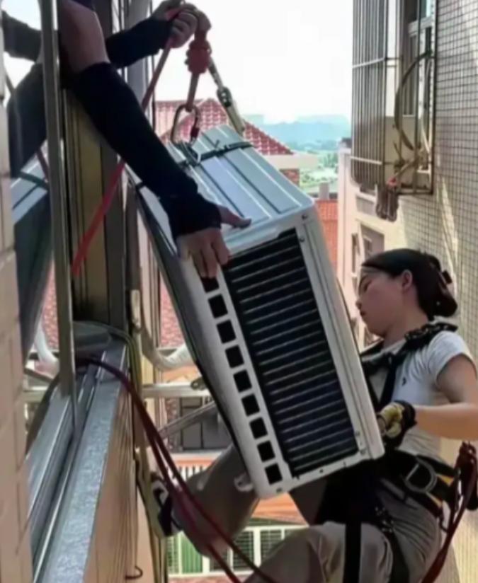 上新闻了！广东一男子买了空调，来安装的是一对二十多岁的年轻夫妻。可他万万没想到！