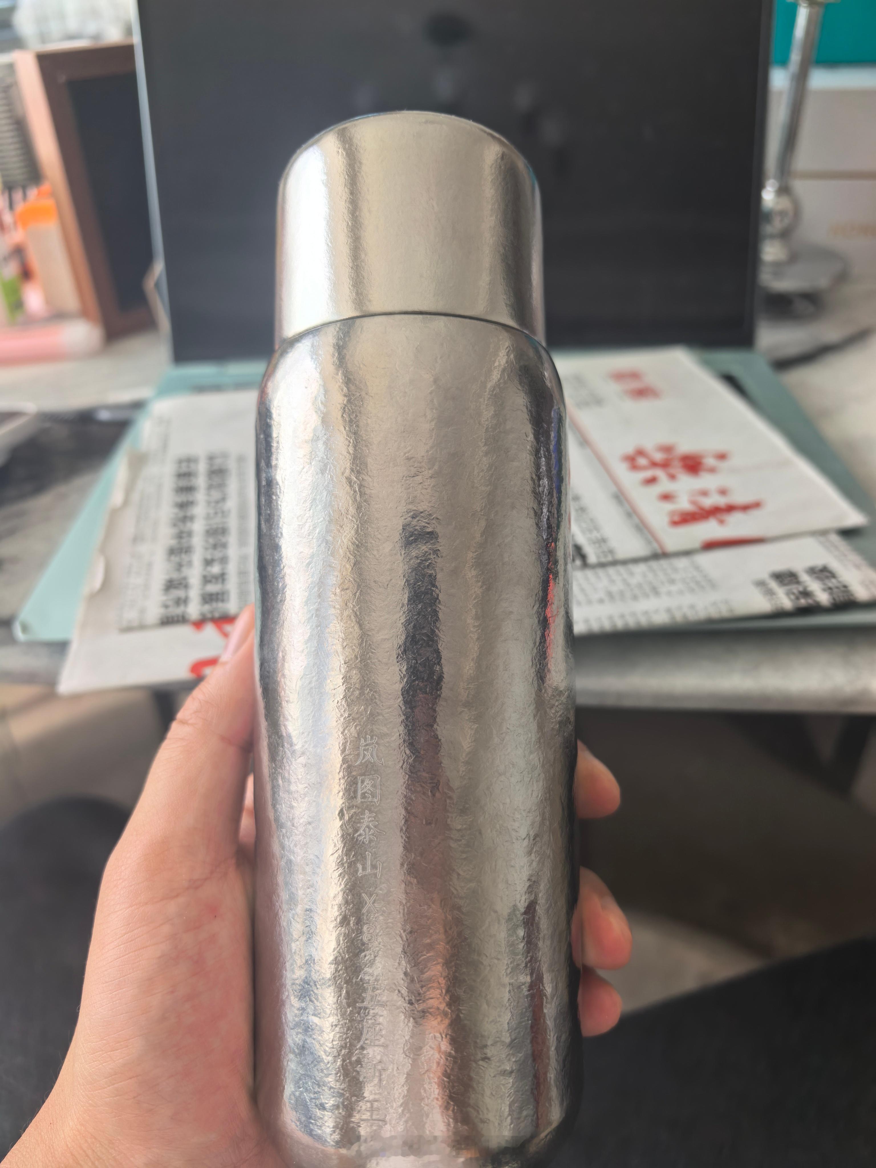 在家看看报纸 保温杯泡枸杞你们猜猜我看到谁了是我啊