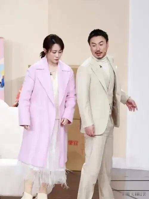 嗑cp不就为了爽吗，怎么还真相信沈腾和马丽之间有爱情呢，而纠结多了就无聊了。
