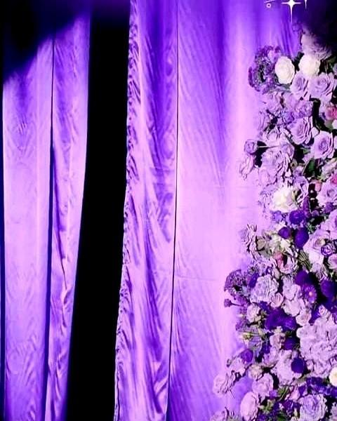 杨紫不演甜妹了，改当女老板。
3个亿砸出老上海的烟尘味，银元叮当响，女人拿刀砍出