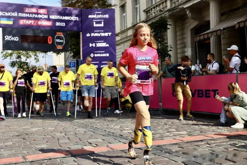 12岁的乌克兰小女孩Yana Stepanenko，去年在克拉马托尔斯克车站的导