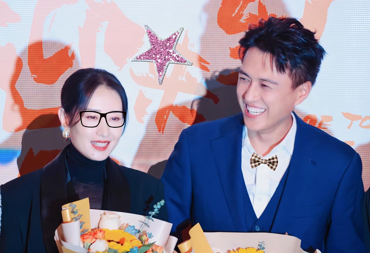 天啊！

这也藏得太深了！

十年，整整十年！

刘敏涛和靳东这对“伪装情侣”，