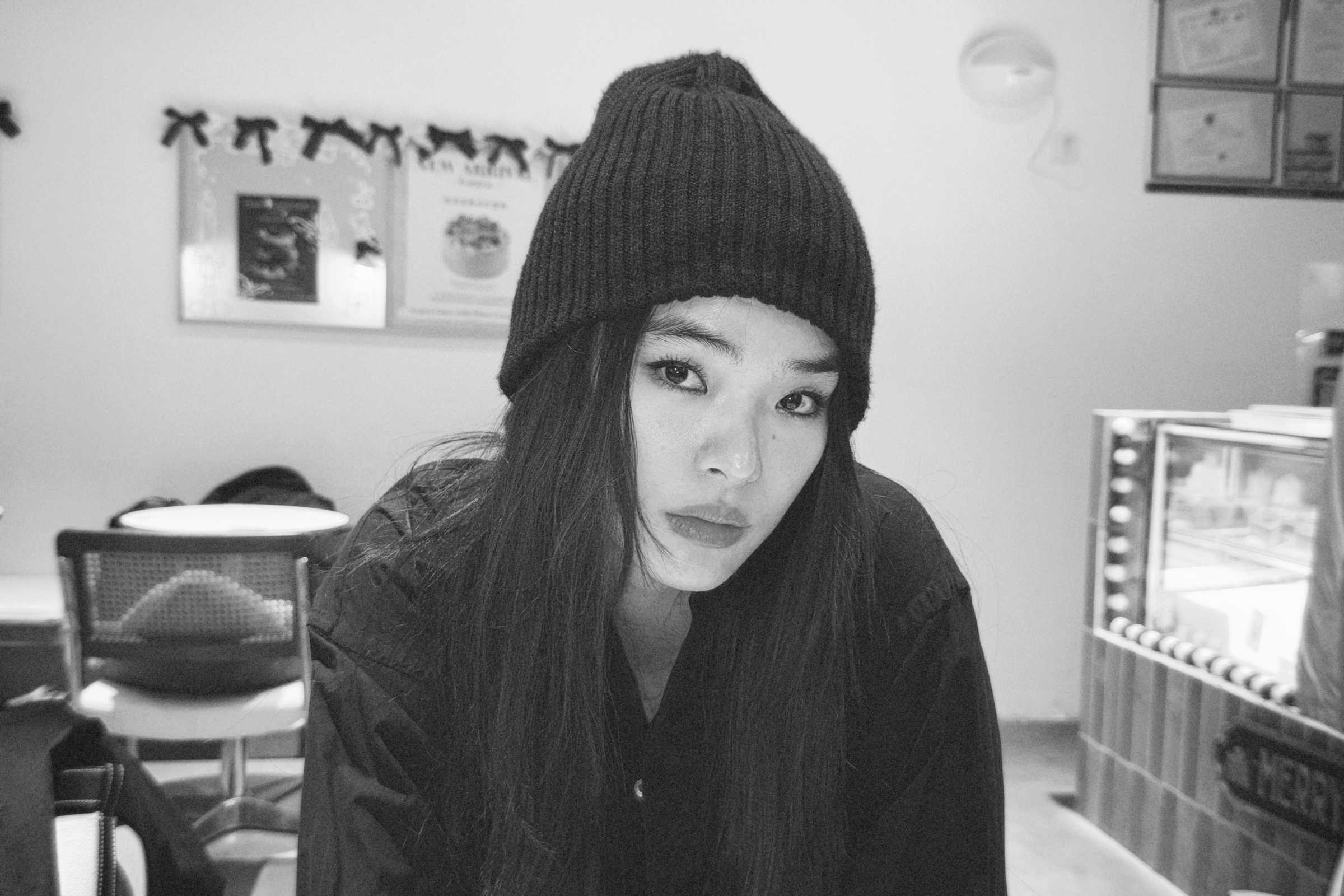 想帅一点就多穿黑色。 