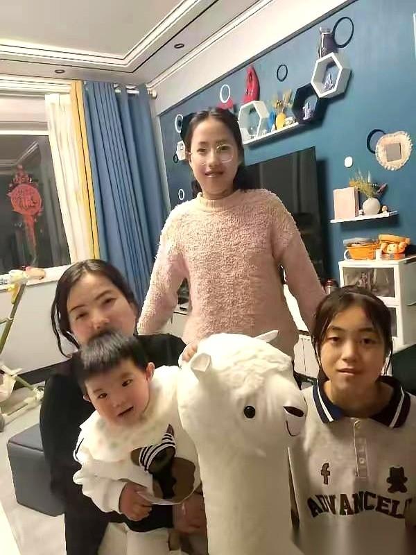 “等我和老公都走了，这三个女儿，就不是一家人了。”
这句话，像个鬼影子，天天跟着