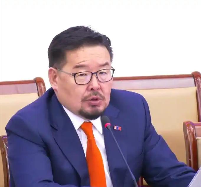 炸开了锅！3月27日深夜，蒙古国政坛突然劈下一道惊雷：那个握着国家矿产大权不撒手