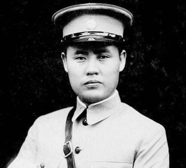 43名战犯名单，他排第31。放在今天，就相当于全国通缉，随时可能被枪毙。但就是这