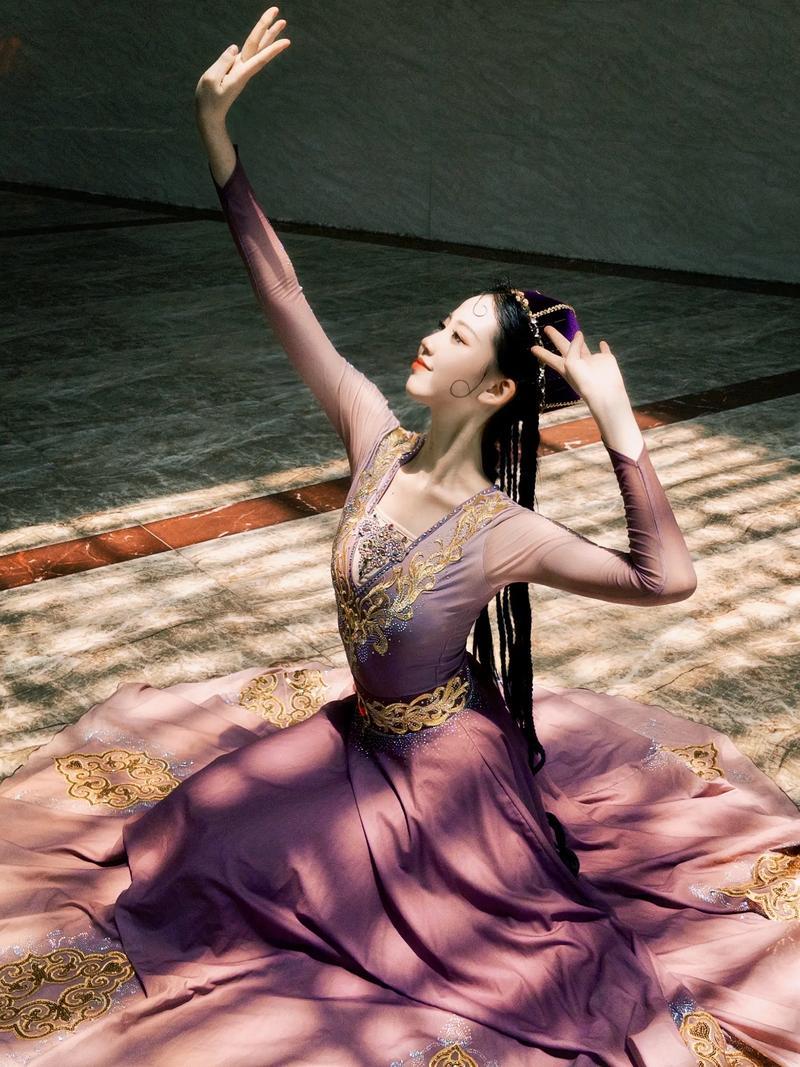 四十岁左右的女人最大的魅力是什么遇事不慌不躁，很少失态、不抱怨不矫情，眼神平和笃