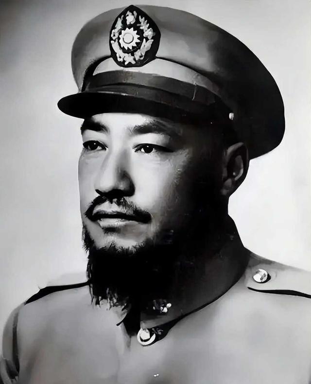 军阀马步芳窜逃沙特后，竟然把自己的侄女娶为妻！妈呀，这事太逆天了吧。可他还不知足