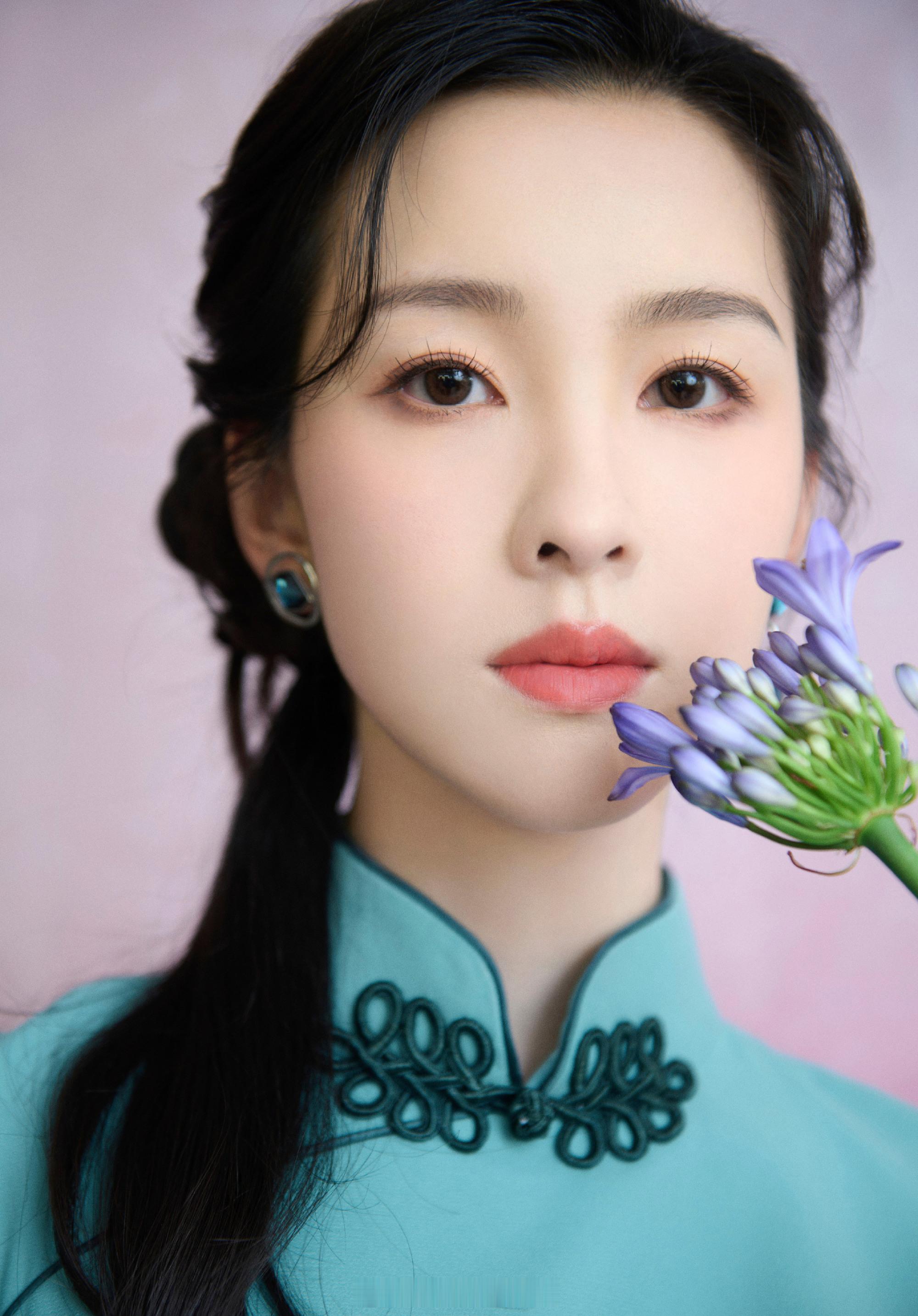 陈都灵复古风写真 