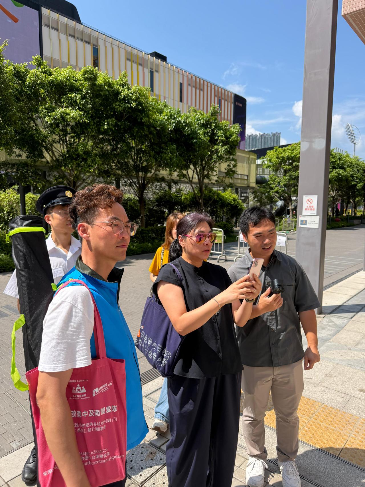 高Sir落区｜联同食环署实地视察 解决启德蚊患鼠患问题
 
早前高Sir联同食环
