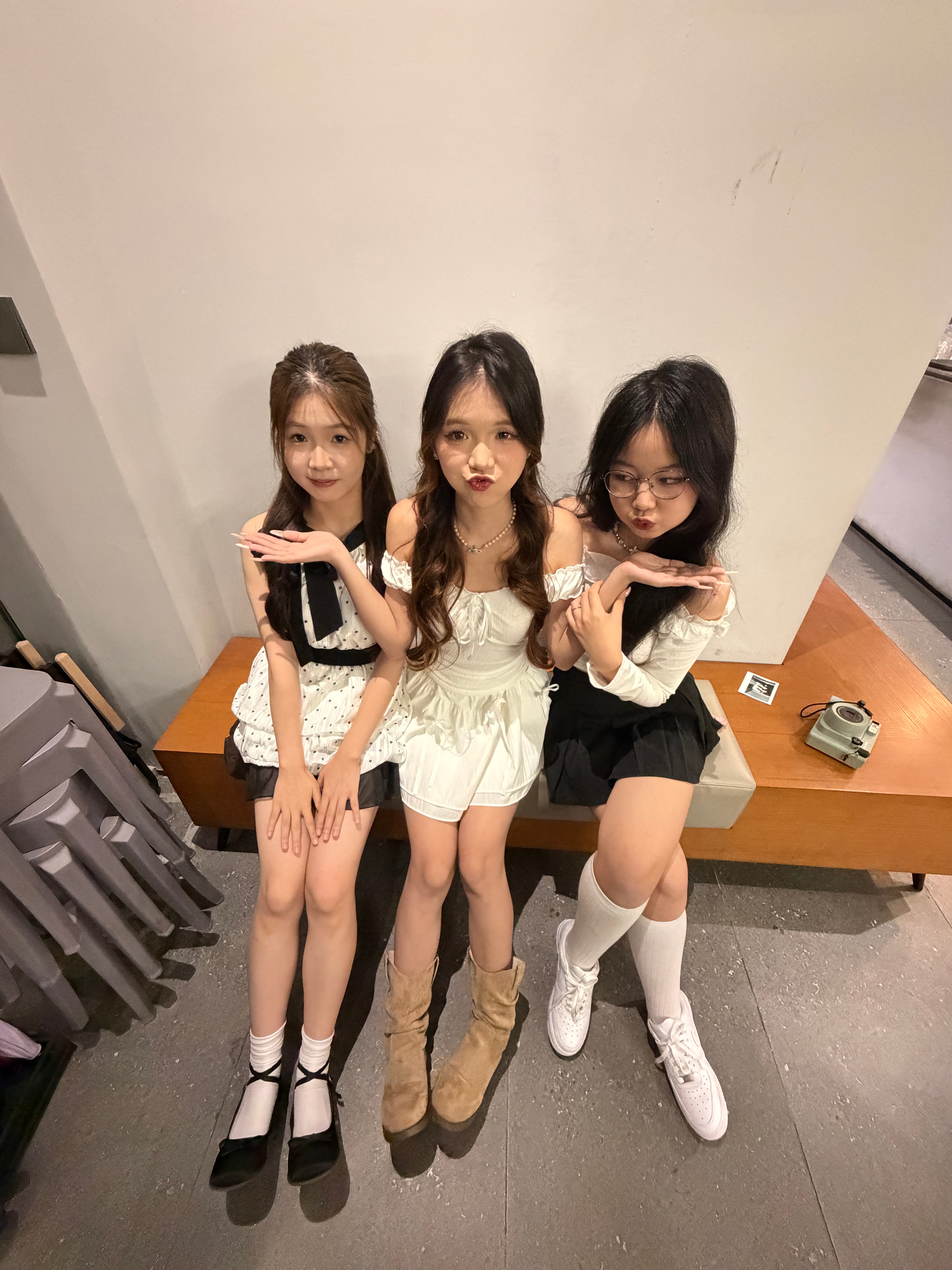 今天来广州给zy和tbb过生日咯哈哈哈哈好久没大家一起见面了^^好开心。还拍了漂