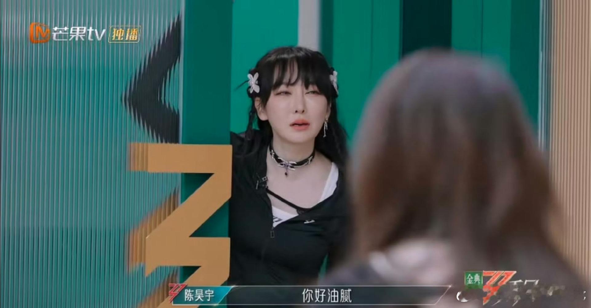 陈丽君教《发如雪》的姐姐们练眼神，但萨顶顶老师只会邪魅一笑抖眼睛，难怪陈昊宇要说