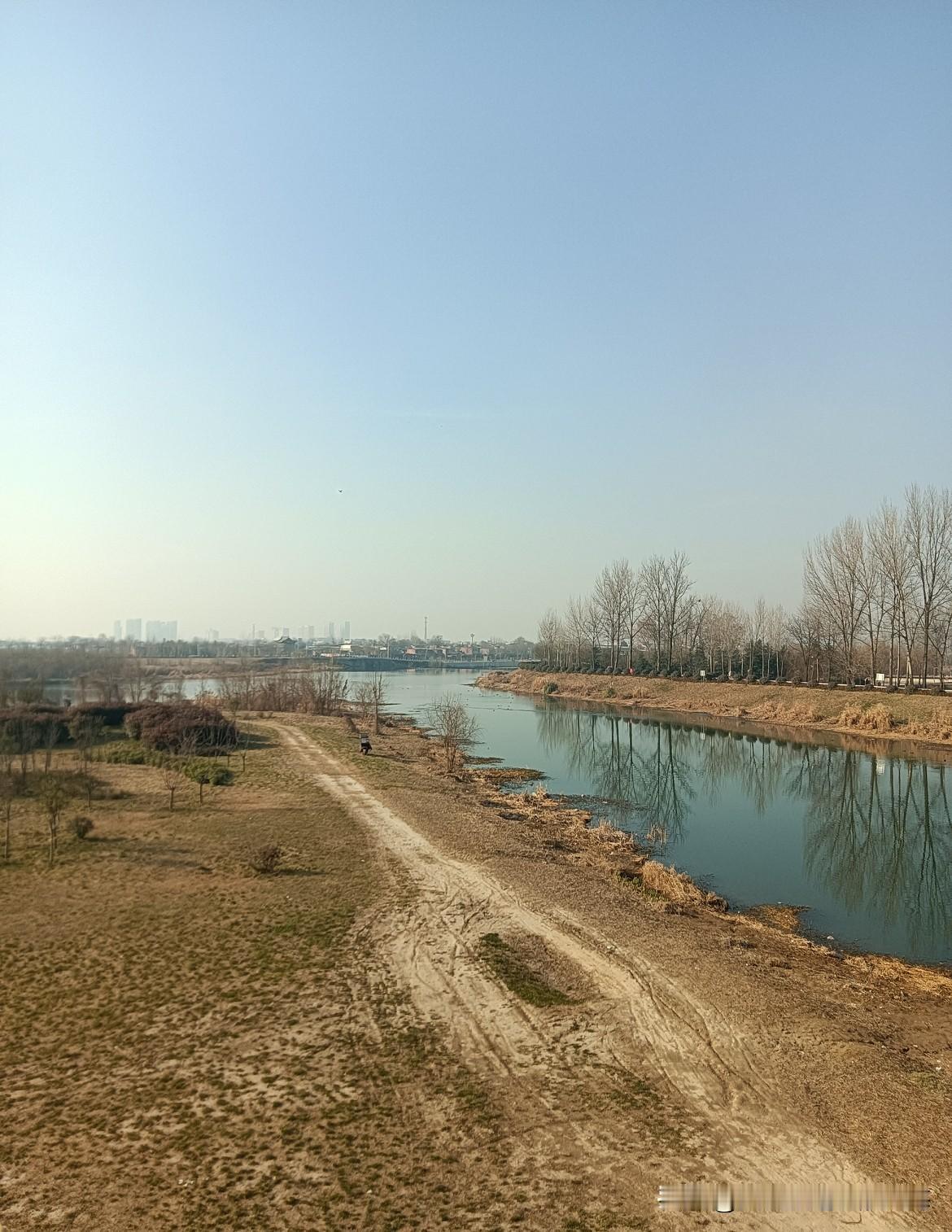 算上这一次，我已经是第五回从洨河生态公园徒步游玩到仪祉湖风景区了。一大早坐地铁倒