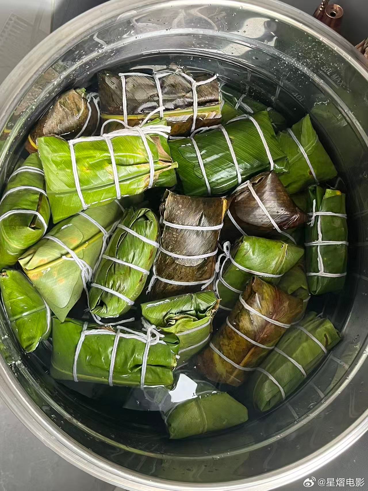 马上要端午节了，甜粽肉粽你们吃哪种的？你们公司要求自己包粽子吗端午节
