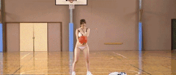 1v4，女孩单挑群男赢球的几率有多大？ ​​​