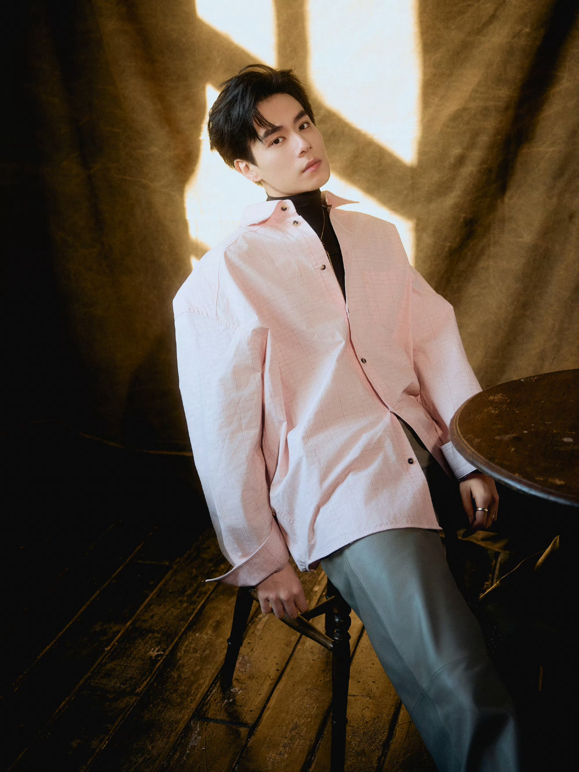 胡一天 胡一天 天才女友 胡一天江逾白 你的笑容像阳光一样照亮了我的世界，我决定