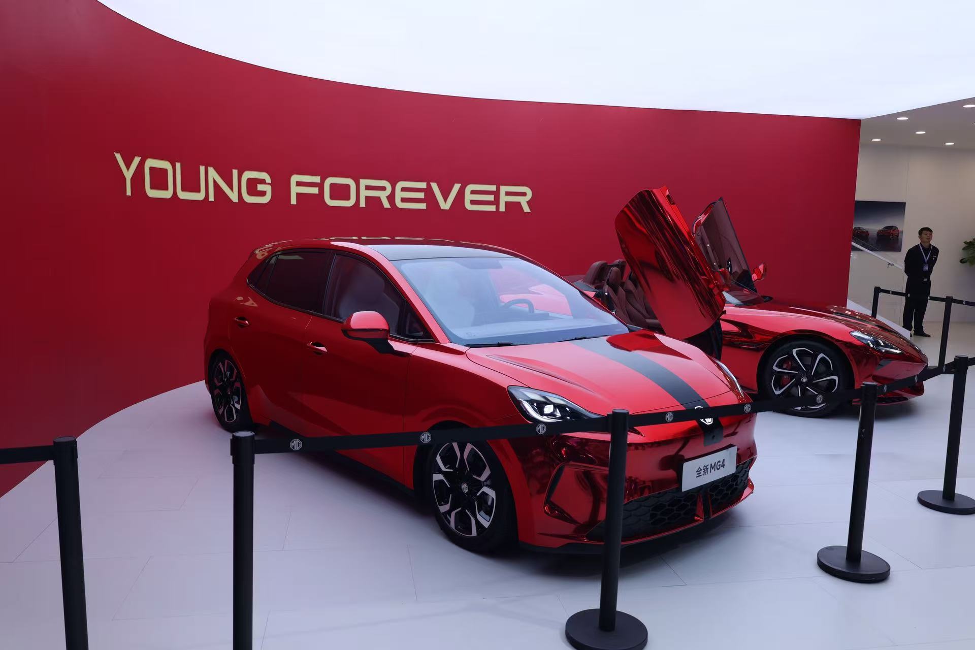 2025成都车展 实拍全新MG4，限时补贴价6.58万元起，还有半固态电池版本，