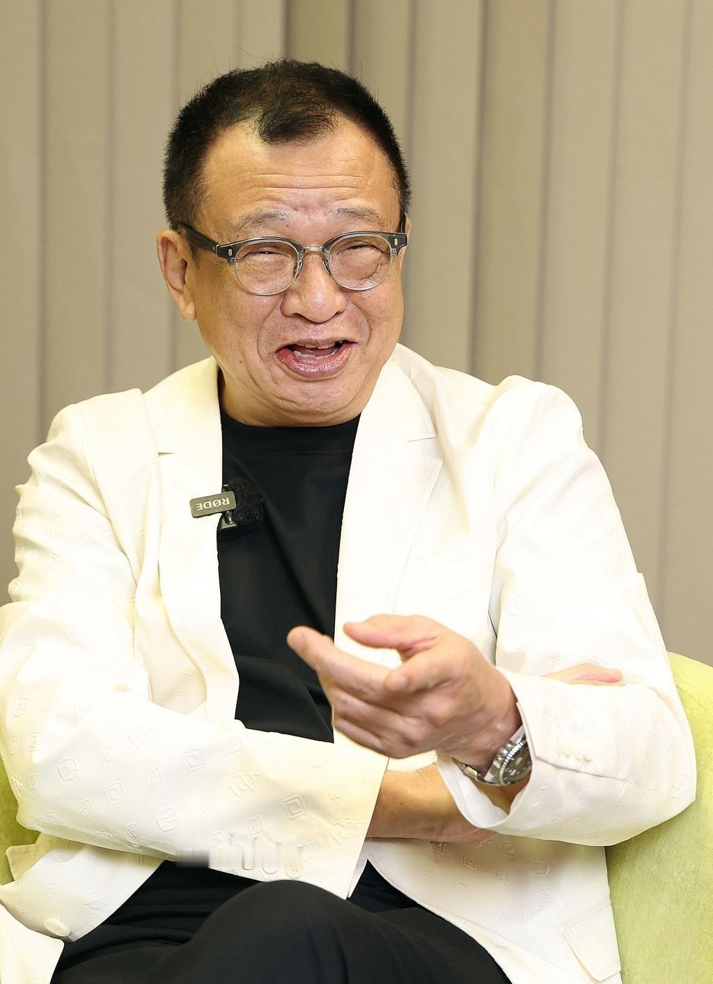 最近，老戏骨许绍雄病危入院的消息让不少人揪心，大家都盼着 “黄金绿叶” 能挺过去