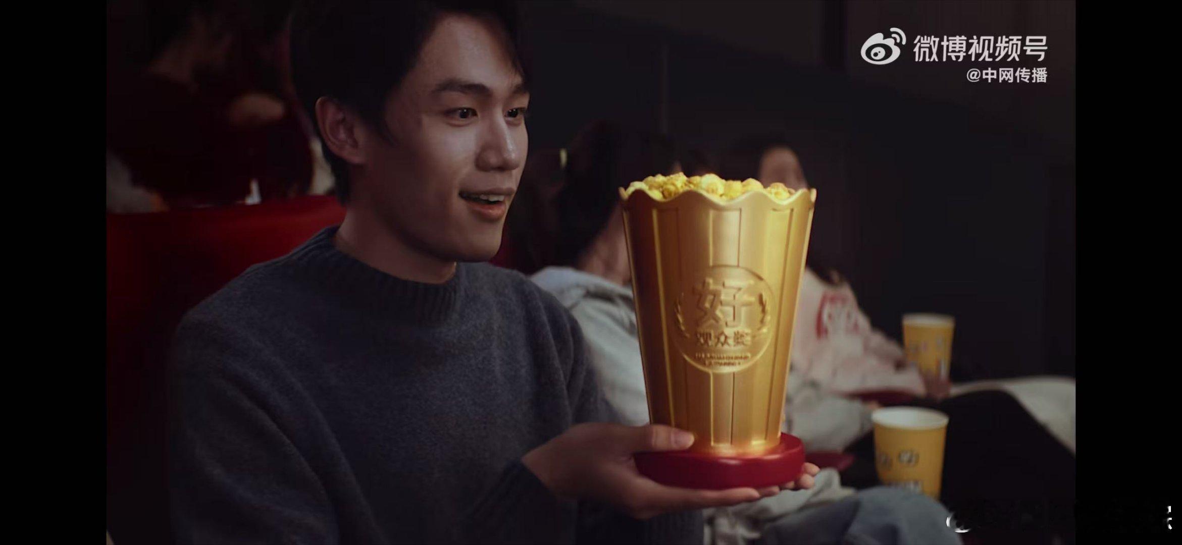 你最讨厌电影院哪种行为  最烦有人在电影结束前就提前离场，弄出很大动静，影响其他