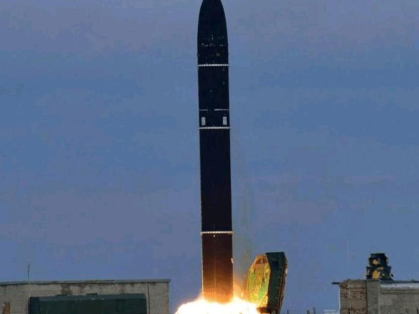 俄罗斯“萨尔马特”洲际导弹试射成功！
 5月12日，俄罗斯在奥伦堡州亚斯内发射场