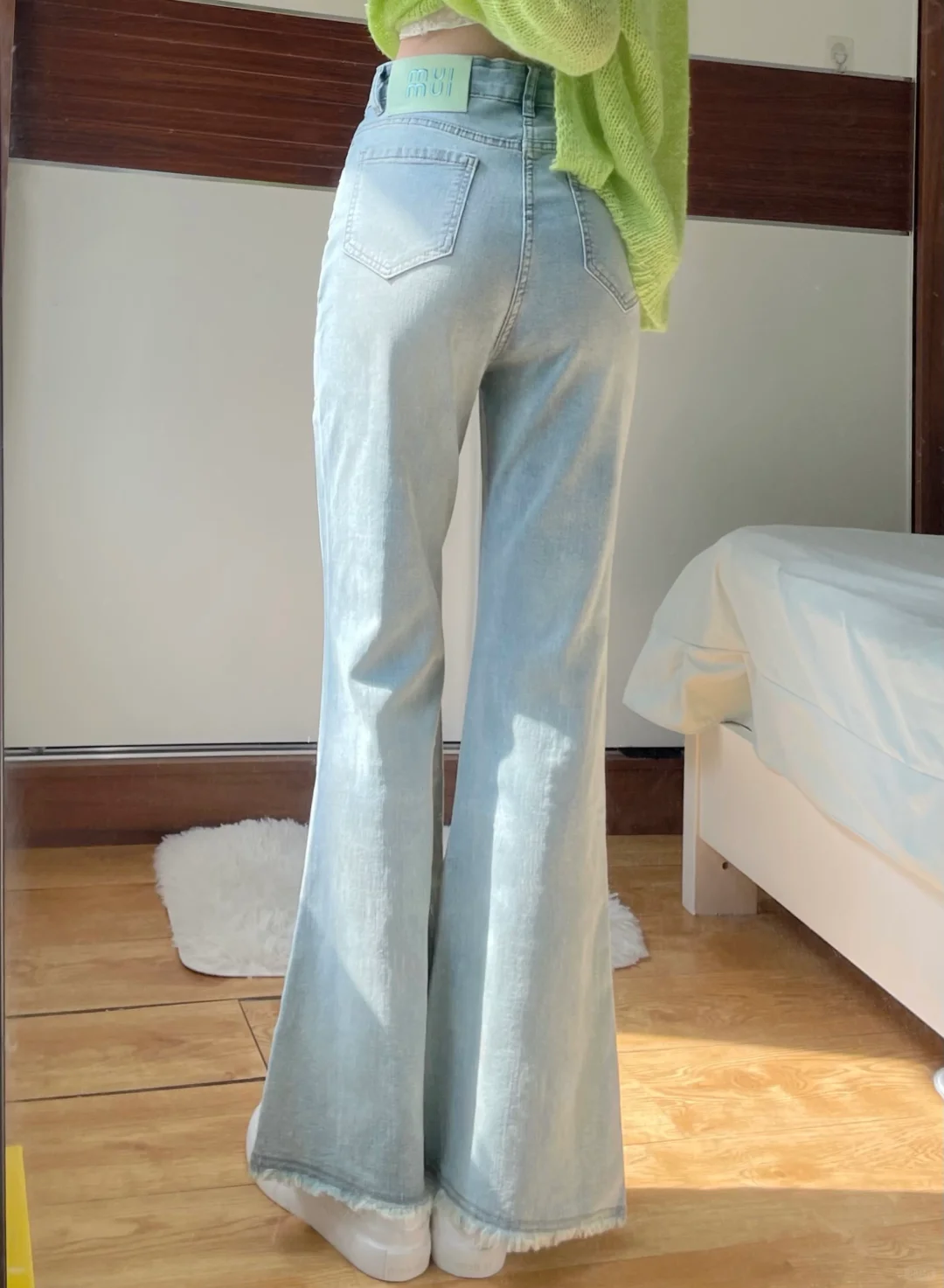 找着一条版型狠正的浅调微喇！！！！