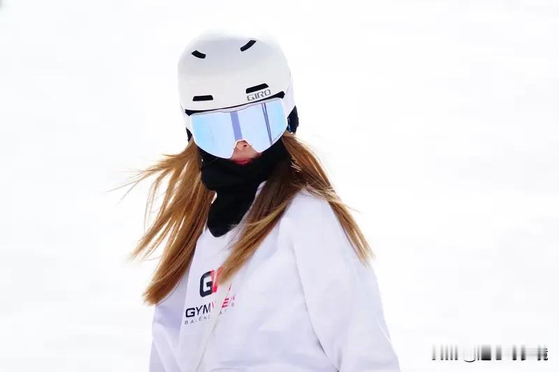 谷爱凌：我没首金压力 得5个奖牌也很难 谷爱凌在接受采访说“我没首金压力，得5个