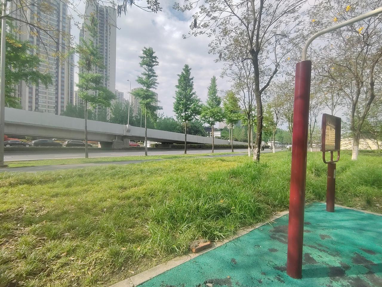 金牛区，不仅有这样藏在城市里的惬意角落，更有实打实的民生温度：家门口的“周周职达