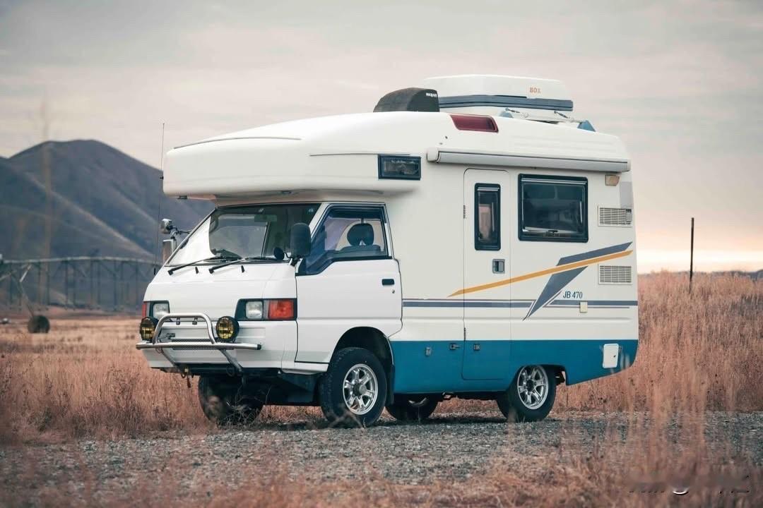这辆由1996年三菱得利卡改装而来的房车看着怎么样？情怀老车