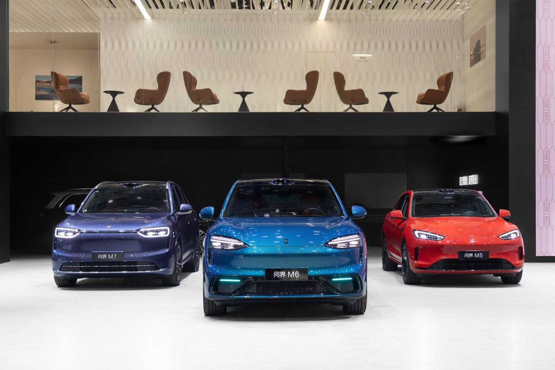 逛华为展看鸿蒙车！第六届中国国际消费品博览会鸿蒙智行五界齐聚！