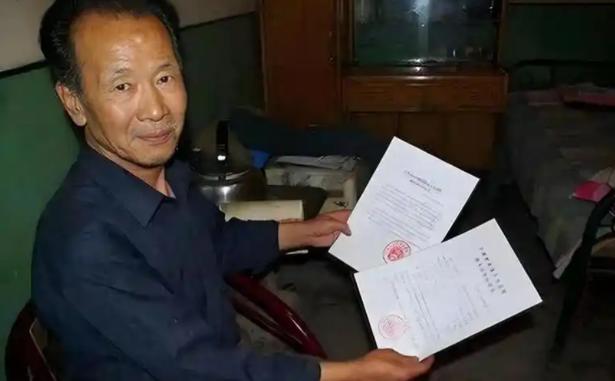 他因“强奸”女歌手被判7年，在狱中，6次拒绝减刑，理由是“无罪之人不接受减刑”。