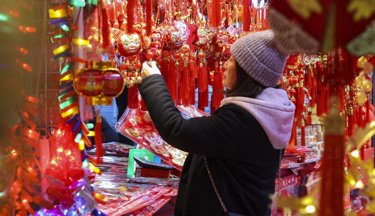 #为什么过年超市要放恭喜发财# 《恭喜发财》早已成为春节的代名词。这首歌之所以如