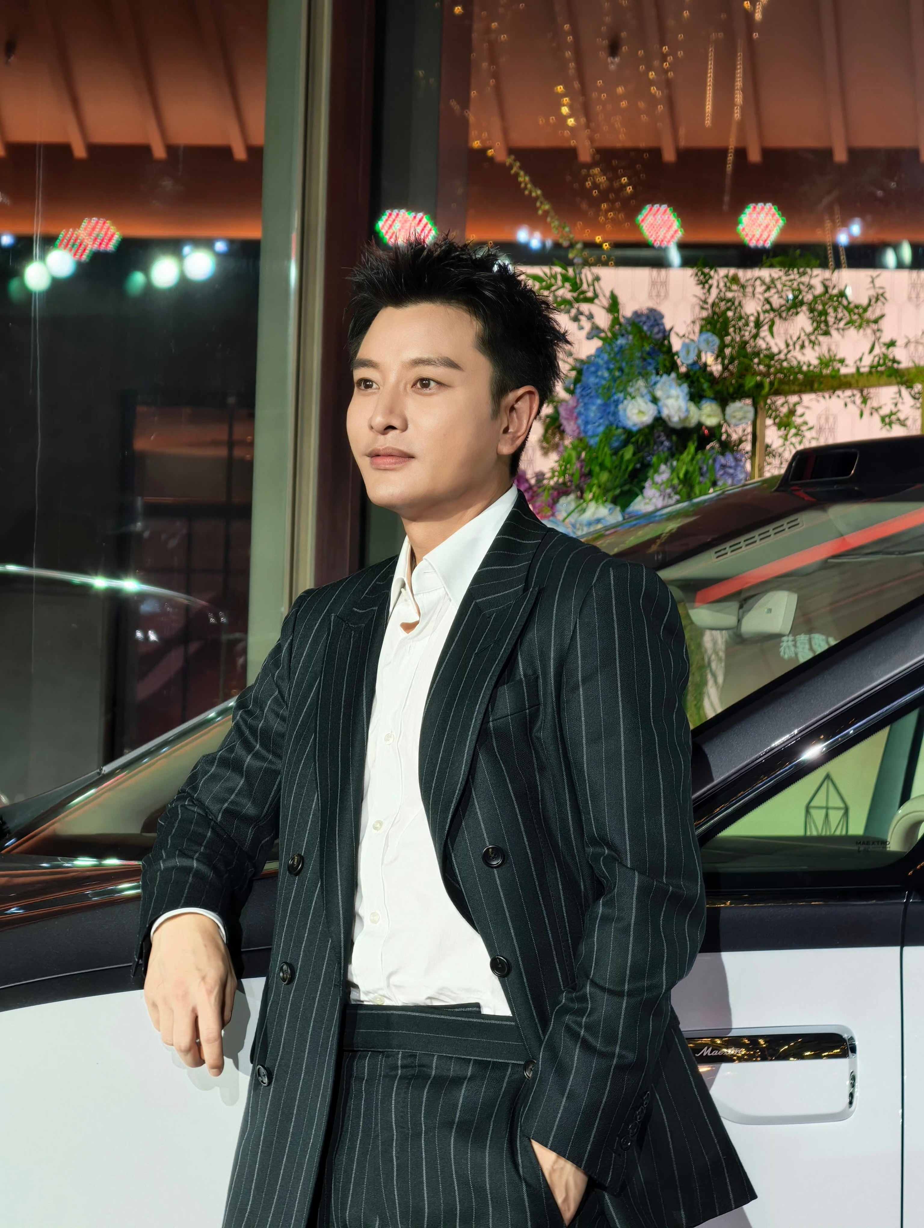 百万豪车车主罕见同框自主品牌在百万级MPV赛道迈出关键一步。上海的首批交付现场星