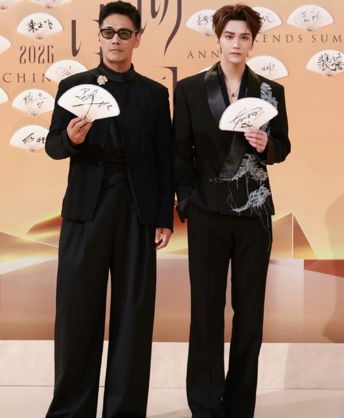 邵兵退赛的原因 邵兵退赛竟是因为不能炒作明星亲子关系，两人各自有舞台，正常参赛也