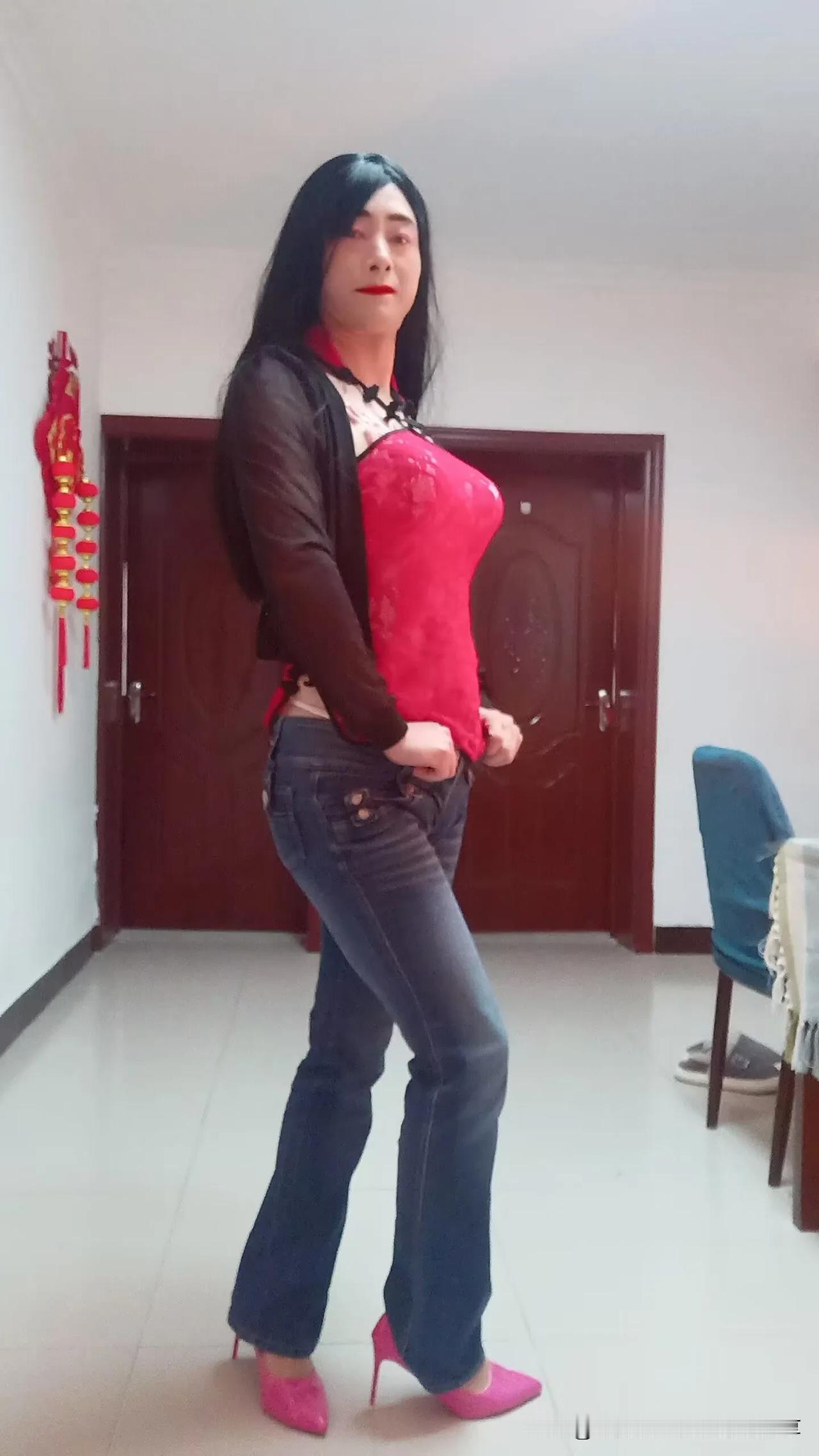 时尚大叔女装穿搭分享
#性感火辣老头# #秀穿自己的身材# #蕾丝边大叔# #身