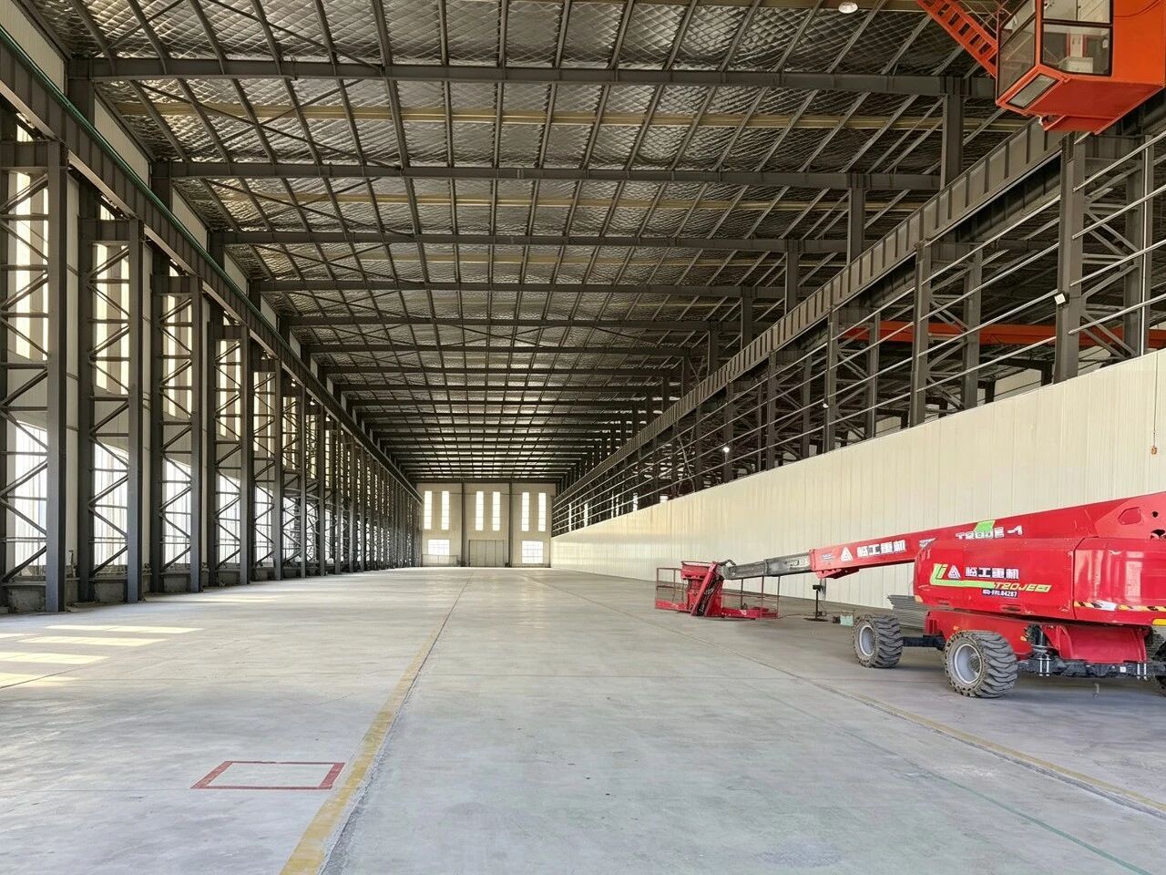 【千亿航天与东方航天港正式签约 共建液体火箭海上发射项目】今天，千亿航天（北京）