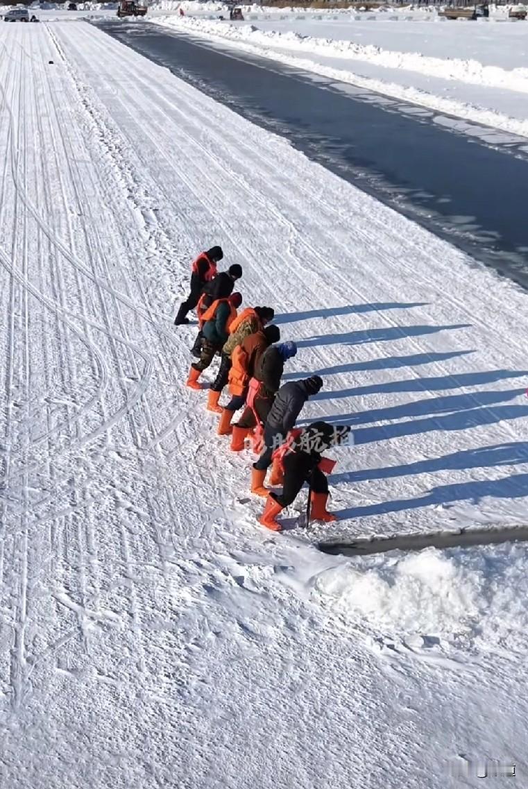 47岁离异女子，儿子20了。在网上认识一男的，聊了一年了，然后见面了，就在一起了