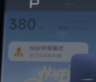 嗐嗐，果然鹏厂现在越来越会玩了，Mona 天玑宣传的图里，被眼尖的网友发现了一个
