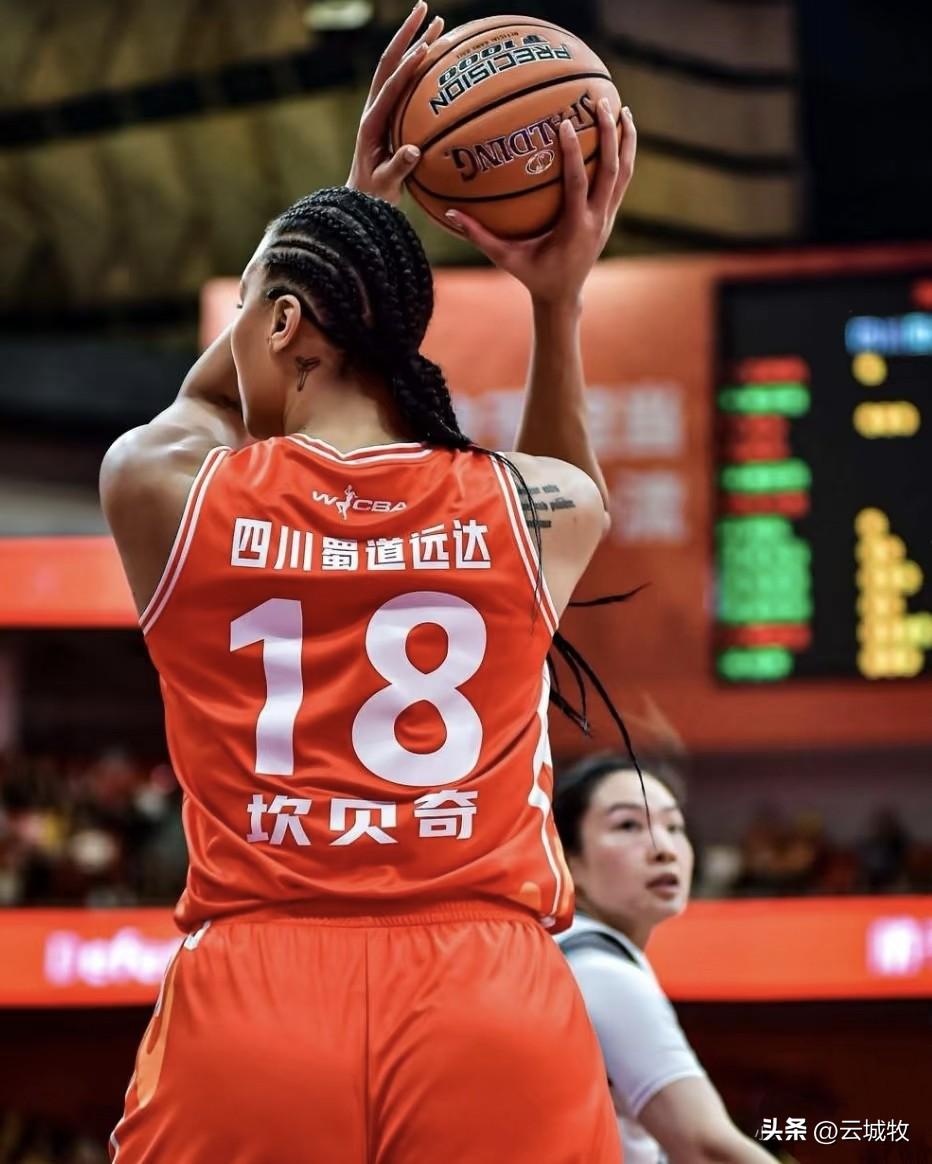 王思雨＋坎贝奇全面碾压杨力维＋卡多佐，四川女篮半场47:39领先东莞女篮8分，东