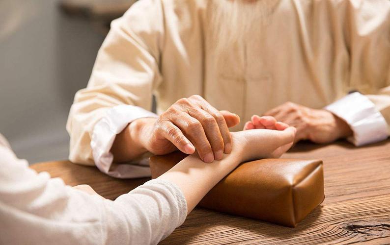 宗筋软如蚯蚓、力不从心？中医：别光猛补肾，先把肝调好！
大家好，我是中医陈大夫！