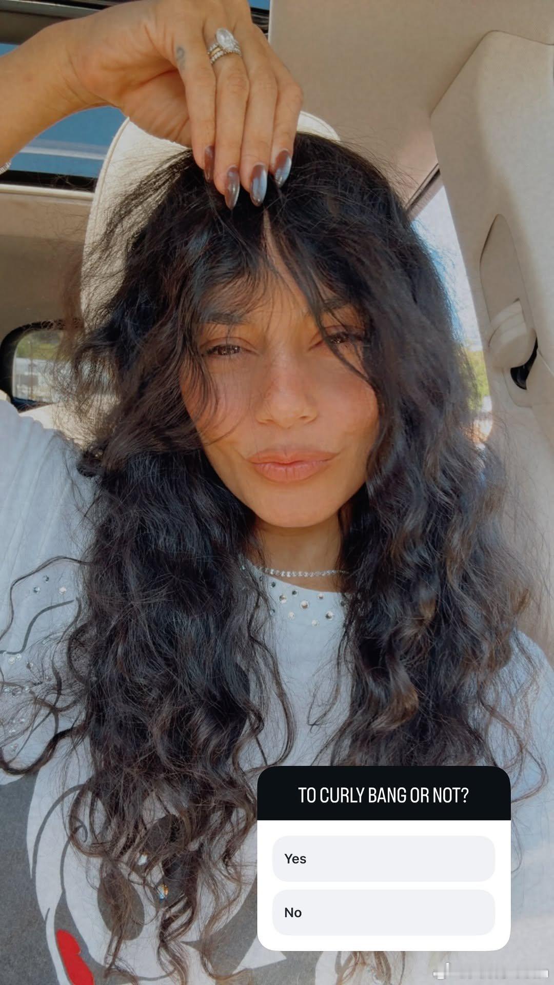 vanessa hudgens凡妮莎哈金斯发起灵魂提问：💇♀️剪不剪刘海好呢？